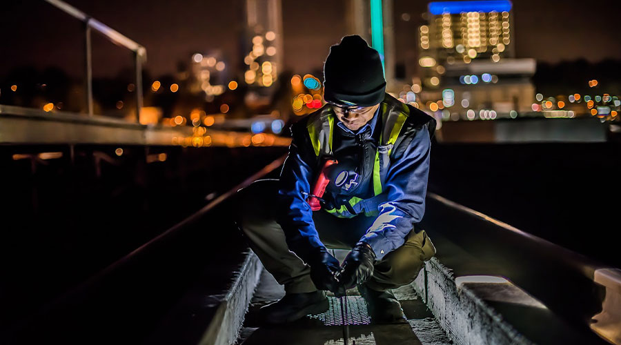 Werken in de nacht is vaak ook een vak apart dat respect verdient. Foto Pixapay.