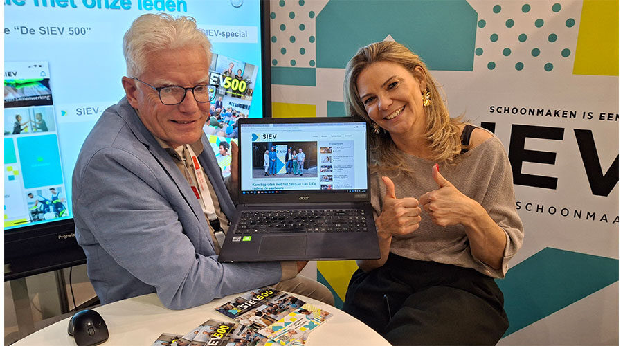 Bart Bakker en Rolien van Groeningen op de vakbeurs.