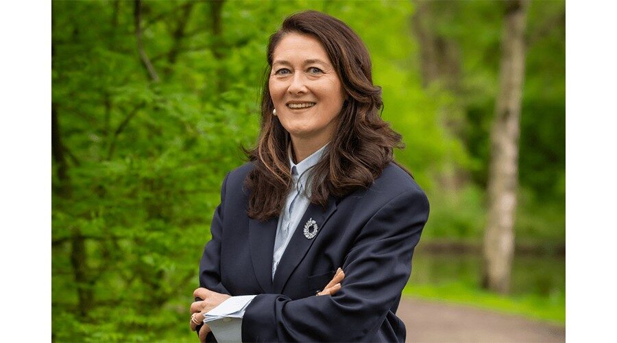 Mr. Hella Vercammen.