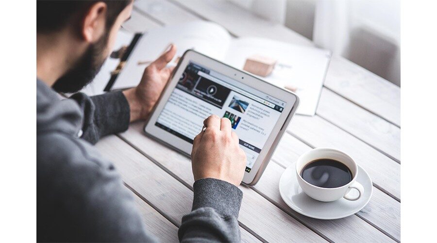 Via de SIEV-app op je mobiele telefoon en in het SIEV-Dagblad op de gelijknamige Linked-In pagina volg je dagelijks het laatste nieuws van de branchevereniging en de leden.