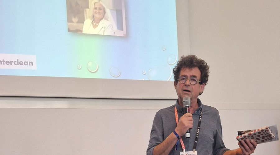 Ook Bert van Boggelen sprak mooie woorden over vertrekkend bestuurslid Laetitia Simonis.