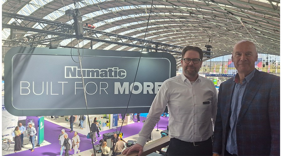 SIEV-voorzitter Paul Fok belicht bijvoorbeeld met Numatic-directeur Rogier Moorman de laatste ontwikkelingen in de branche. Tevens komt nog een twintigtal relaties in het magazine aan bet woord.