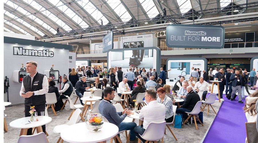 De druk bezochte stand van Numatic tijdens de beurs.